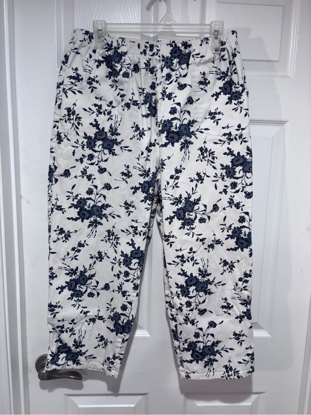 DENIM & CO White & Navy Floral Print Elastic Waist Cropped Denim Pants